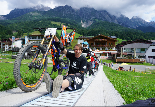 Kinder bei einem Kurs der Bikeschule in Saalfelden Leogang