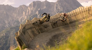 Mountainbiker im Bikepark in Saalfelden-Leogang | © Klemens König