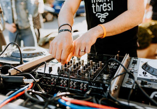 DJ-mama-thresl-1024x682