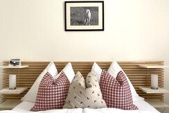 Apartment Resi Schlafzimmer Zierkissen