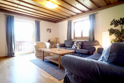 Geräumiges Wohnzimmer