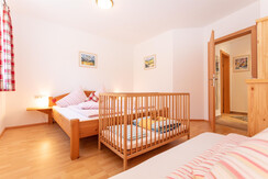 2 Babybettchen verfügbar