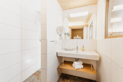 Biozimmer-bad_rupertus_hell_8521_cFotoBauer Biozimmer-bad_rupertus_hell_8521_cFotoBauer