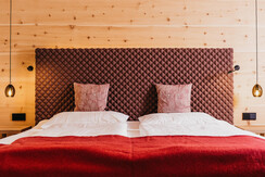 Zirbensuite-Abendrot-betthaupt-1_rupertus_cFotoBau Zirbensuite-Abendrot-betthaupt-1_rupertus_cFotoBau