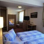 Photo of room with 4 beds with shower, WC