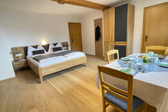 Appartement mit Esstisch