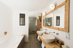 Badezimmer  Badezimmer