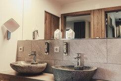 7_focus-media_web_familiensuite-salzburger-bad1