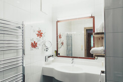 7_focus-media_web_suite-alpengluehen-bad3