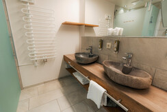 7_focus-media_web_juniorsuite-pinzgauer-bad5