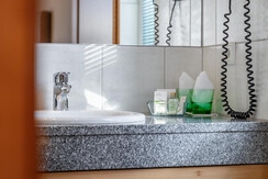 ritzenhof-zimmer-und-suiten-familienzimmer-bad-det