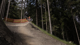 Biker jumping on a Line | © Yvonne Hörl
